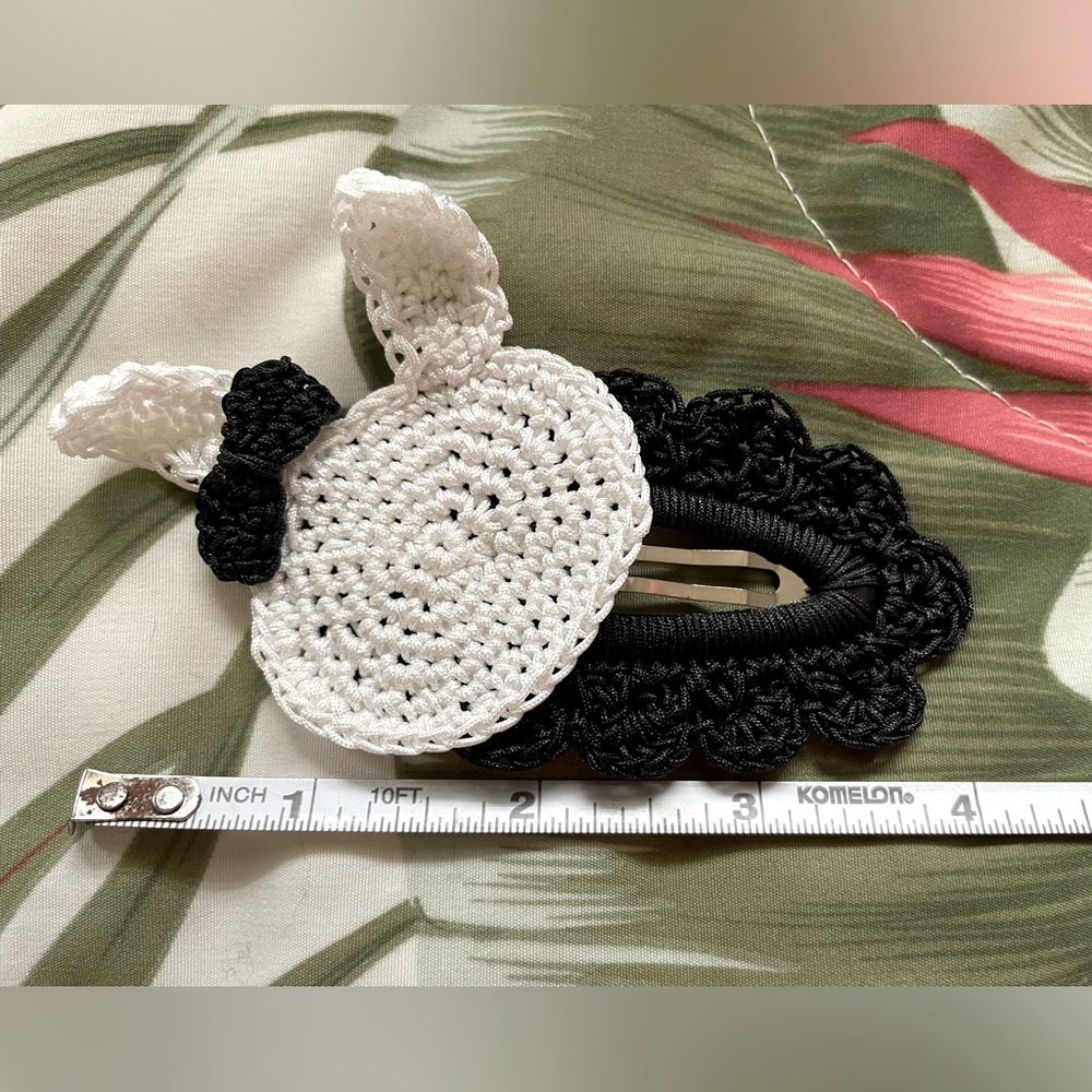 🩷RESERVED🩷CROCHETED BUNNY SNAP CLIP: BLACK/WHITE